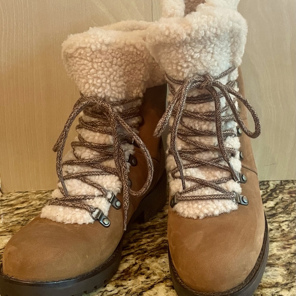 Ugg Fraser Combat Lug Sole Boots Chestnut 1018896 Womens Size 7 - Like NEW!